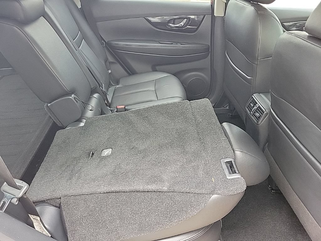 Used 2019 Nissan Rogue SL w/ Premium Package AWD/4WD image 17