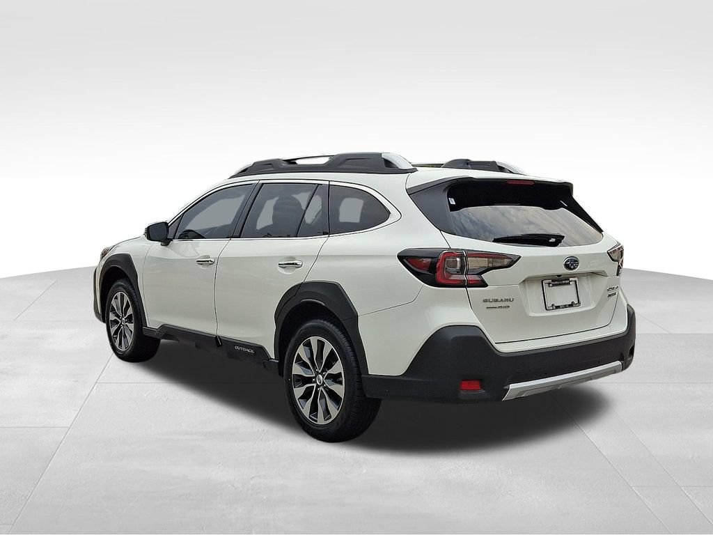 Used 2023 Subaru Outback Touring AWD/4WD image 4