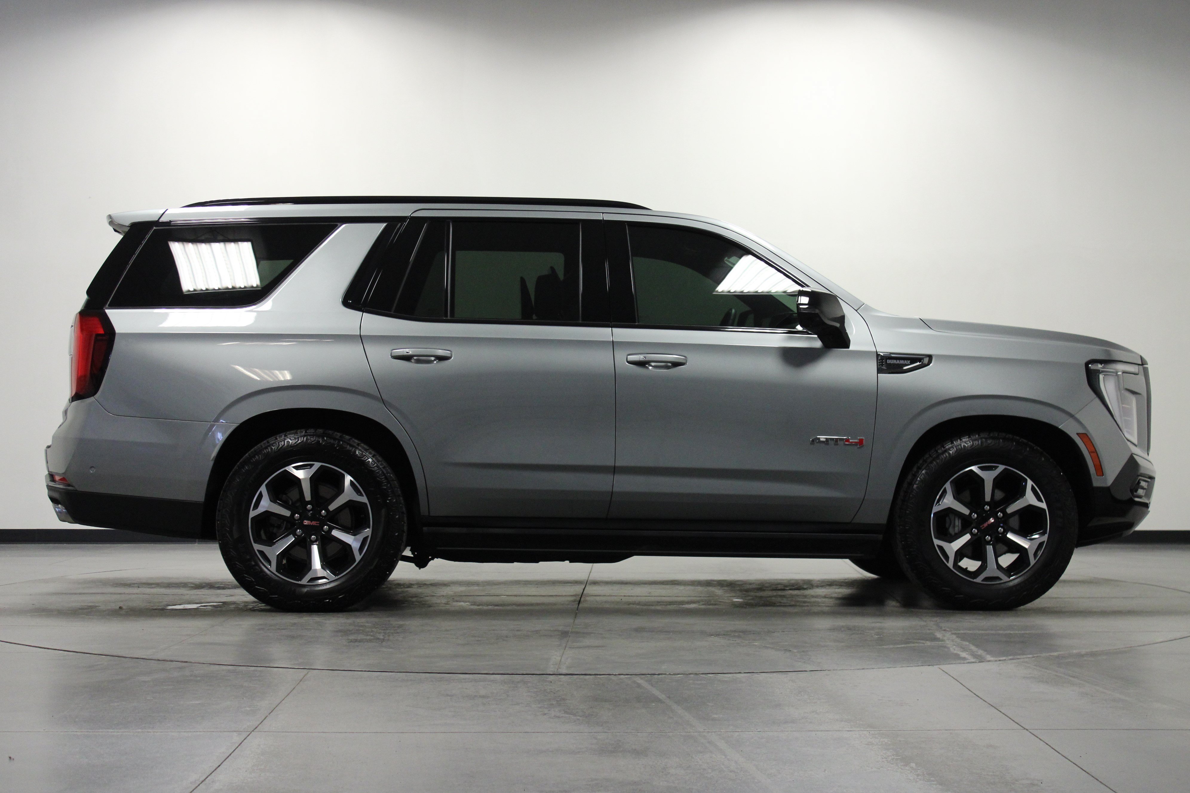Used 2026 GMC Yukon AT4 w/ AT4 Premium Plus Package AWD/4WD image 3
