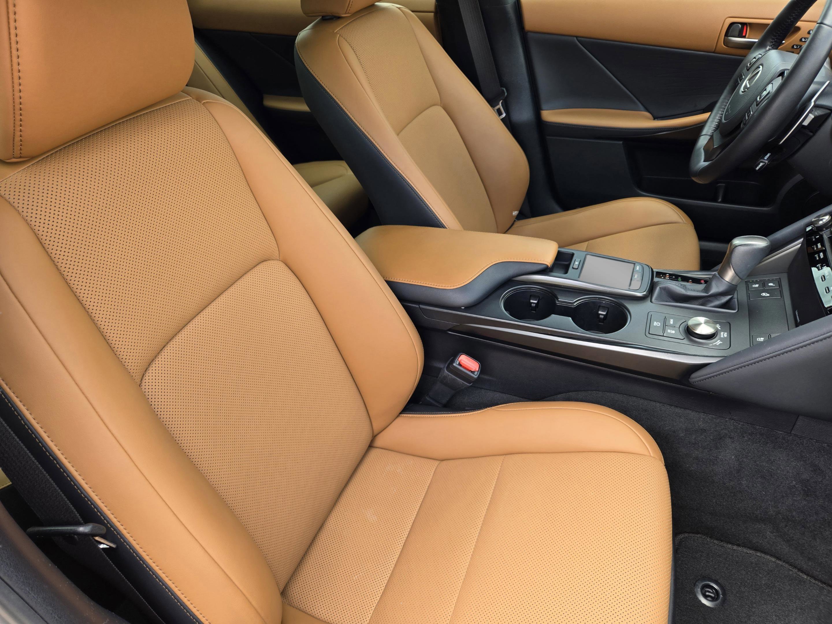 Used 2022 Lexus IS 300 w/ Premium Package image 11