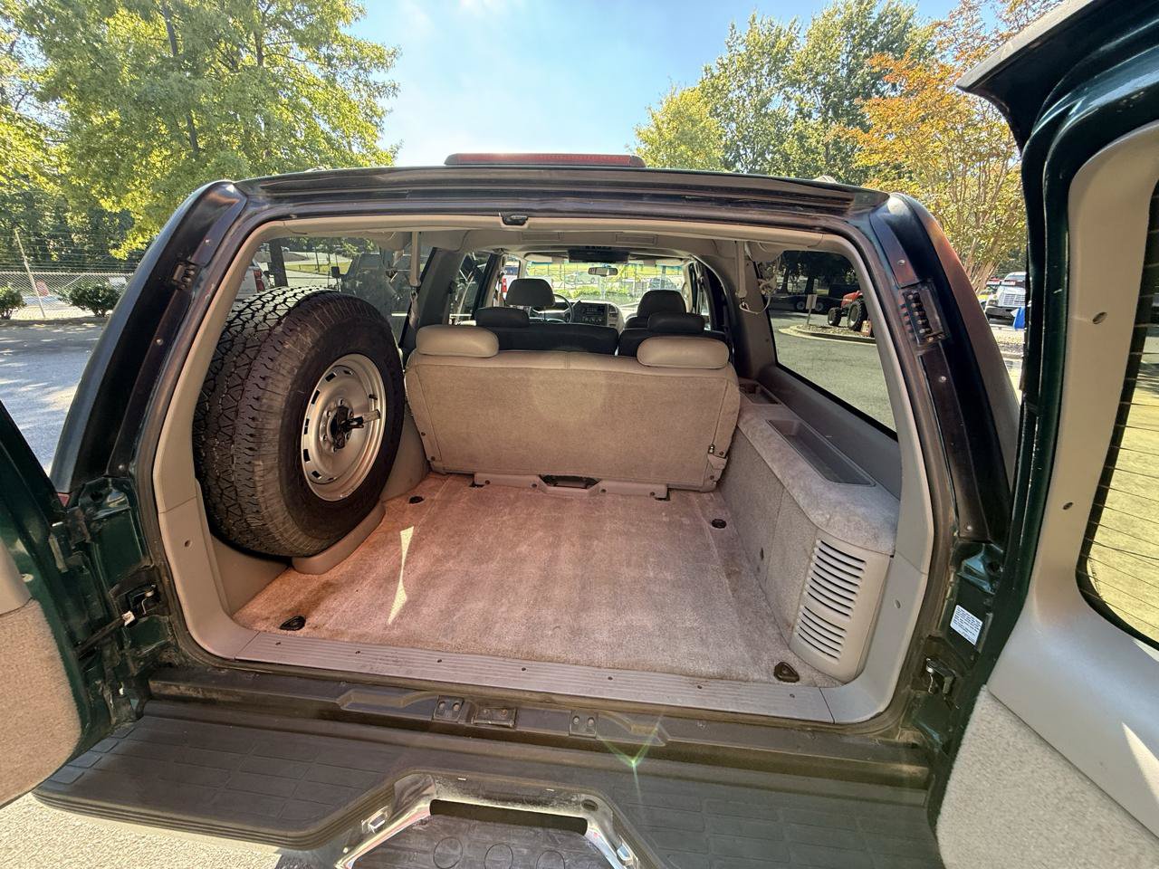Used 1996 GMC Suburban 4WD image 19