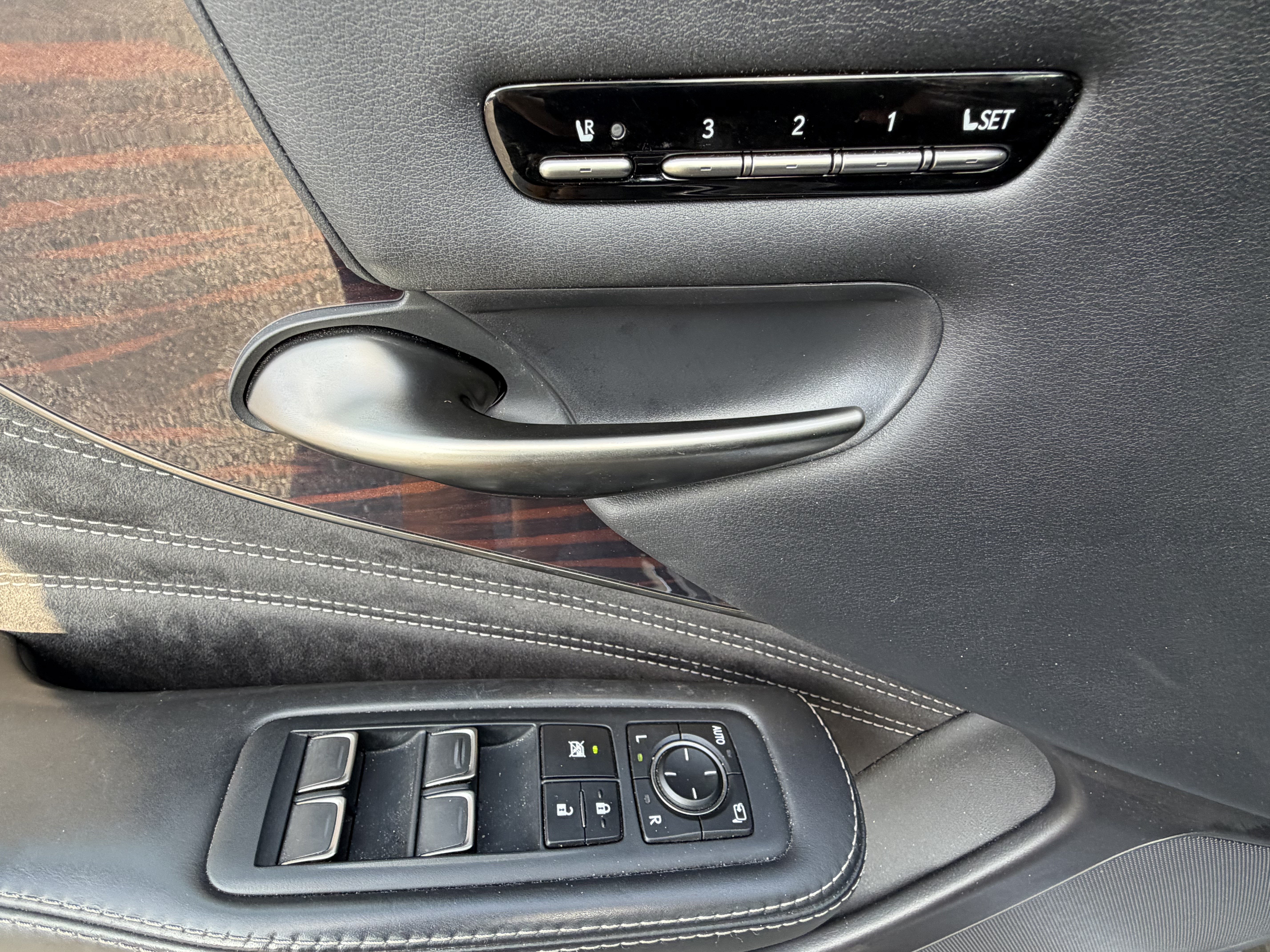 Used 2018 Lexus LS 500 w/ Interior Upgrade Package RWD image 14