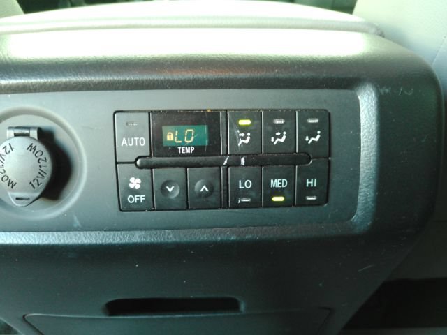 Used 2013 Toyota Sequoia Limited RWD image 27