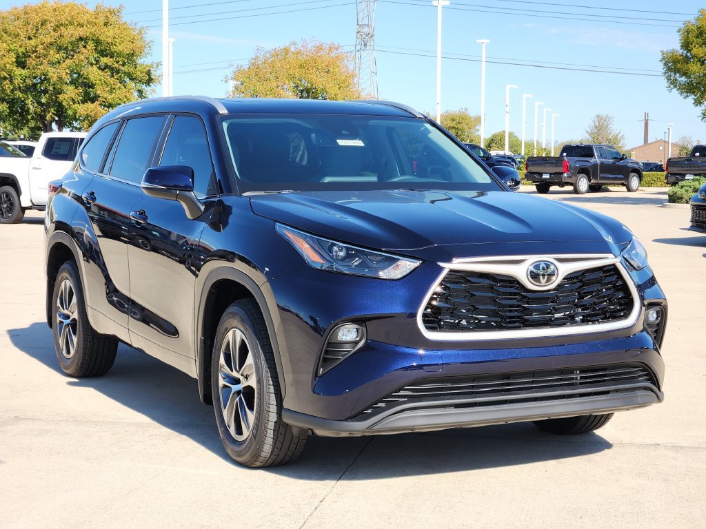 New 2026 Toyota Highlander AWD image 3
