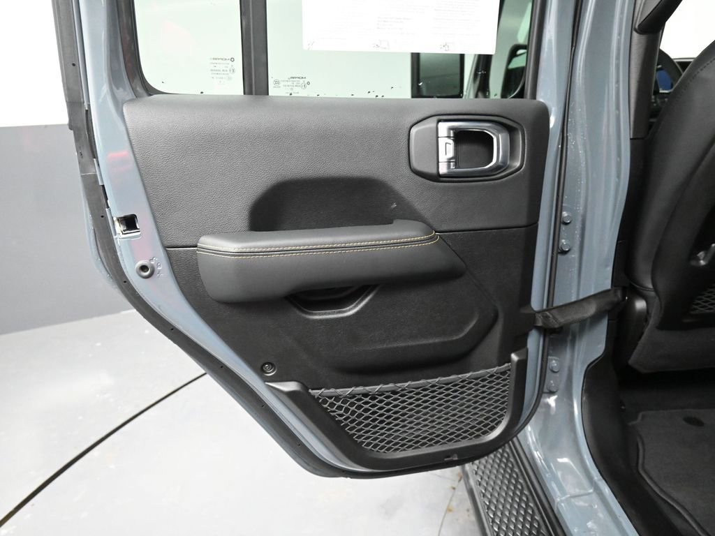 Used 2025 Jeep Gladiator High Tide image 25