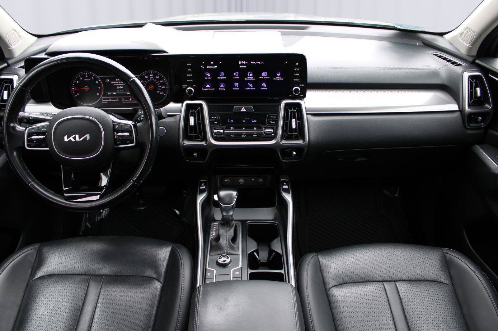 Used 2023 Kia Sorento S w/ Panoramic Sunroof Package FWD image 2