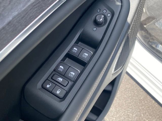 New 2025 Jeep Grand Cherokee Overland image 13