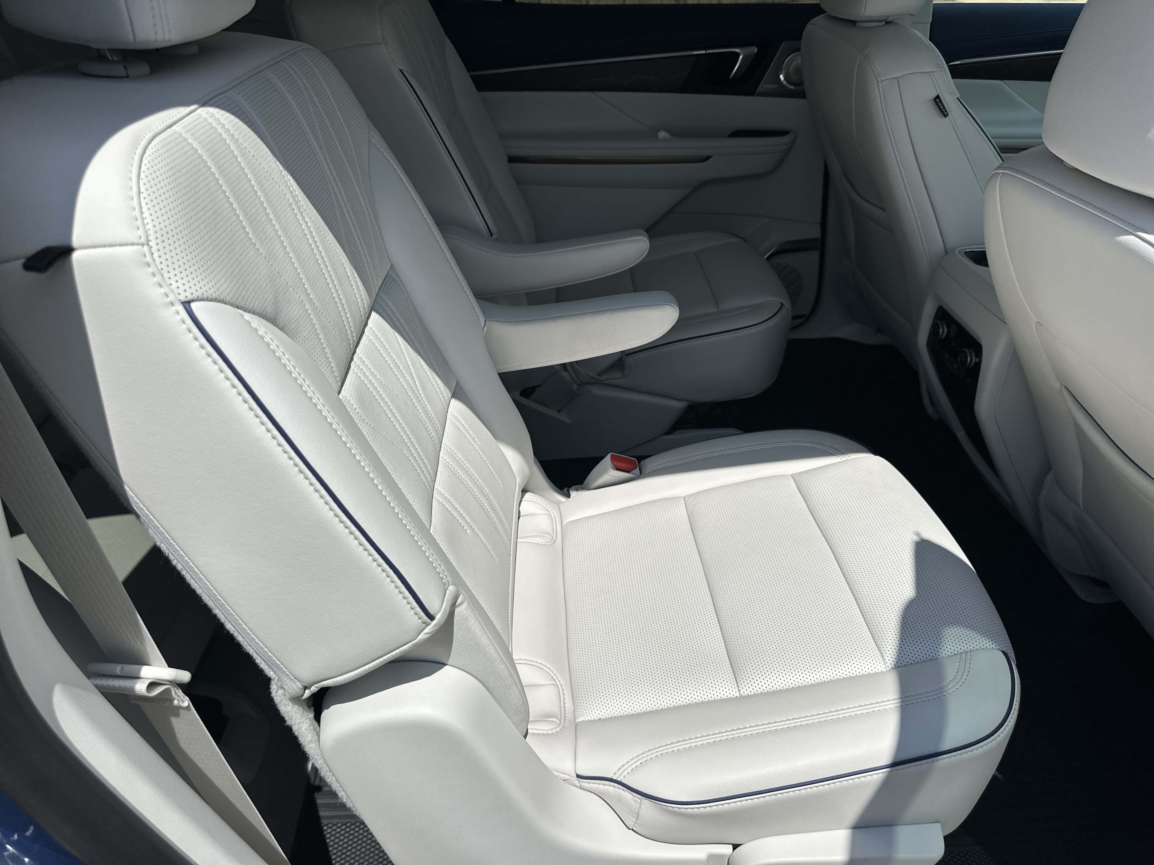 Certified 2025 Buick Enclave Avenir w/ Super Cruise Package AWD/4WD image 16