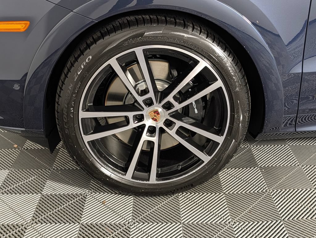 New 2026 Porsche Cayenne GTS AWD/4WD image 11