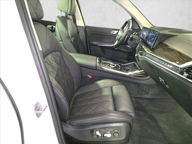 Used 2024 BMW X7 xDrive40i w/ Premium Package AWD/4WD image 10