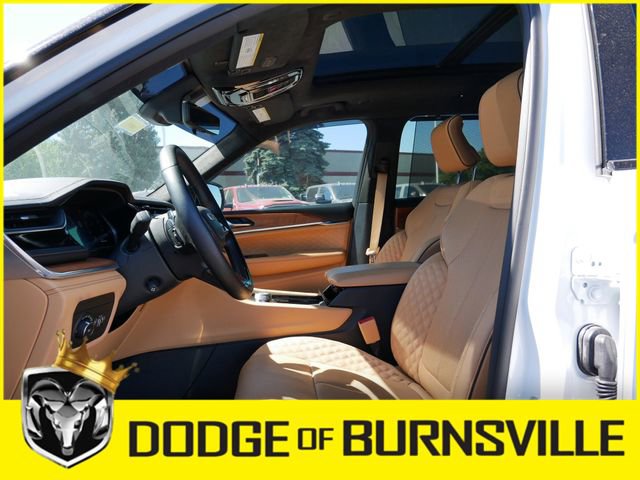 Used 2023 Jeep Grand Cherokee L Summit AWD/4WD image 13