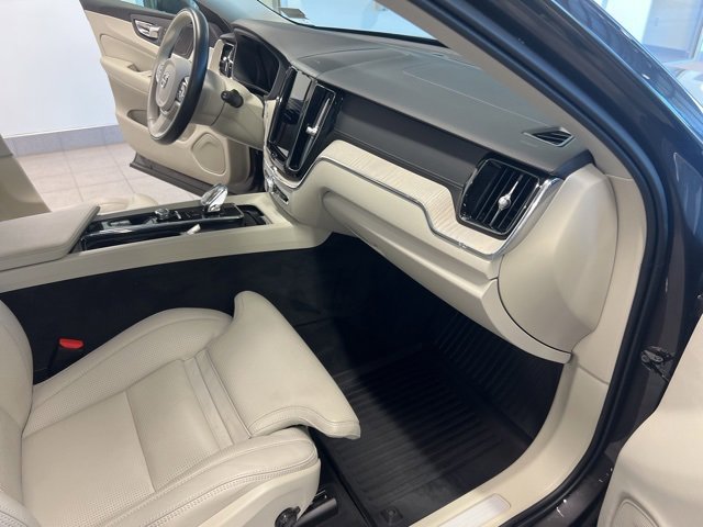 Used 2022 Volvo XC60 B6 Inscription w/ Protection Package Premier image 19