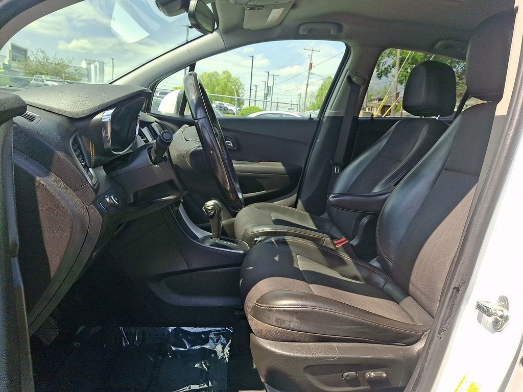 Used 2020 Chevrolet Trax LT w/ LT Convenience Package AWD/4WD image 15