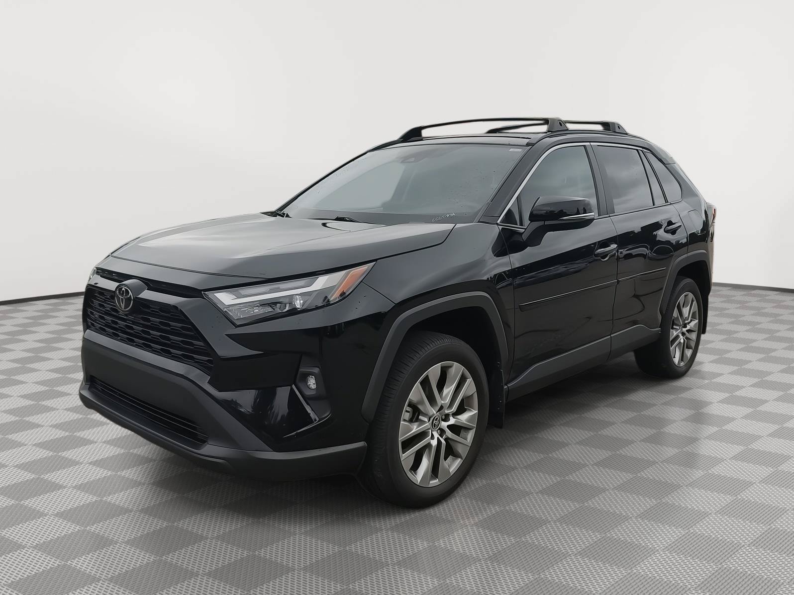 Used 2022 Toyota RAV4 XLE Premium AWD/4WD image 25