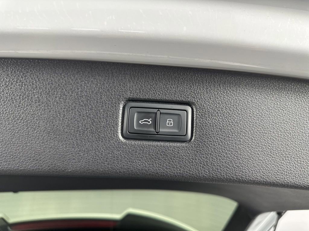 Used 2025 Audi SQ7 Prestige AWD/4WD image 33