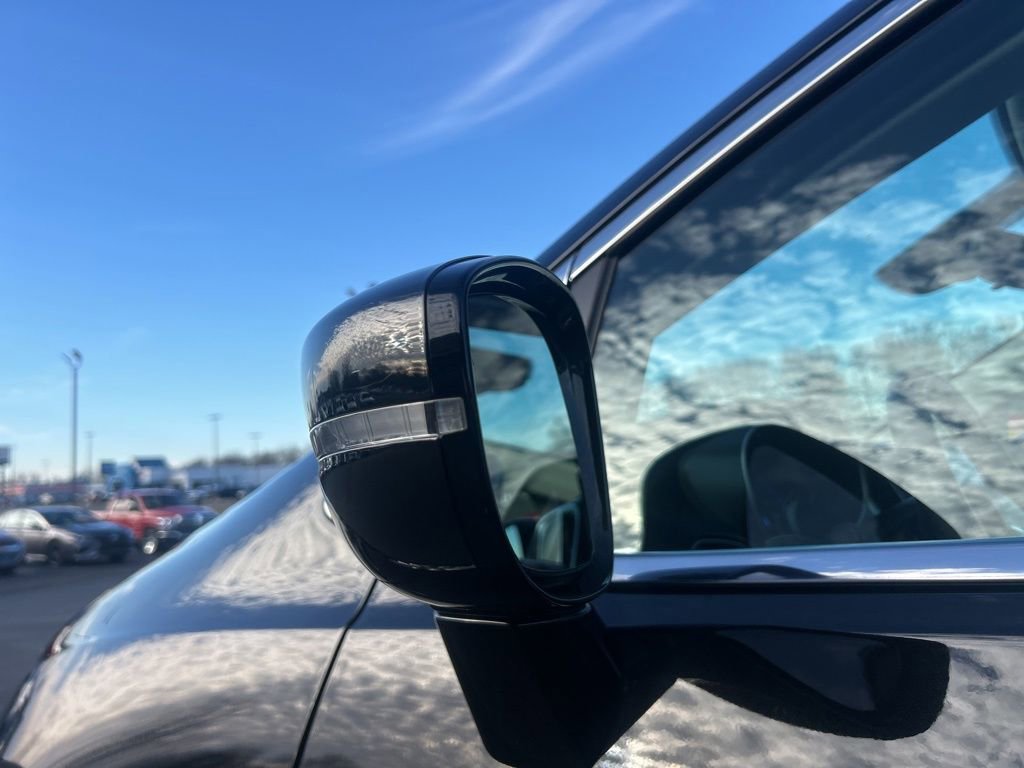 Used 2024 Chrysler Pacifica Touring-L image 41