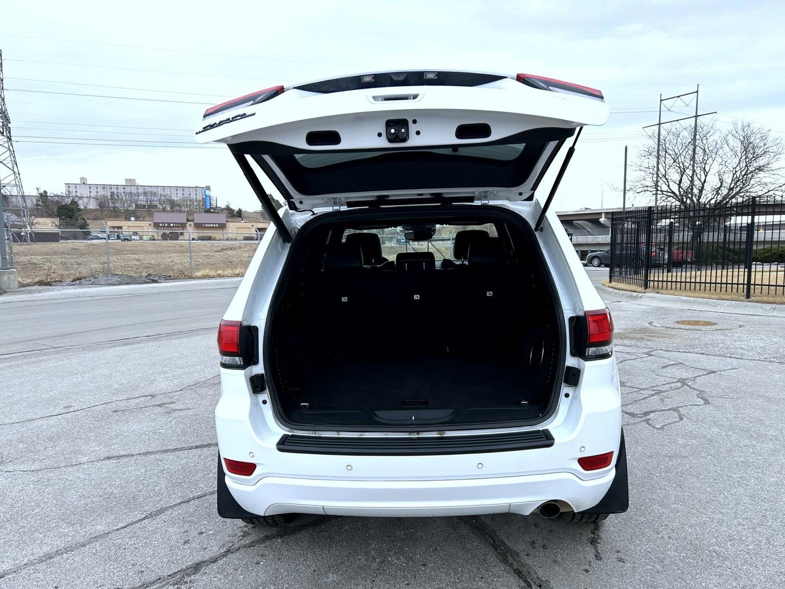Used 2020 Jeep Grand Cherokee Altitude image 21