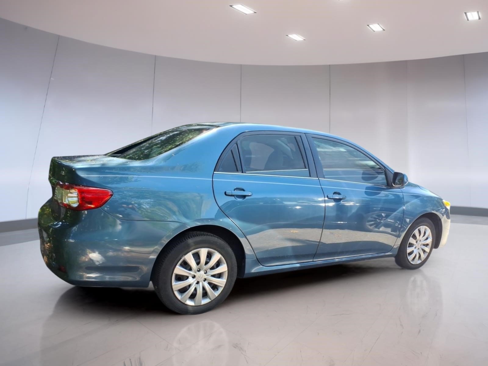 Used 2013 Toyota Corolla LE FWD image 4