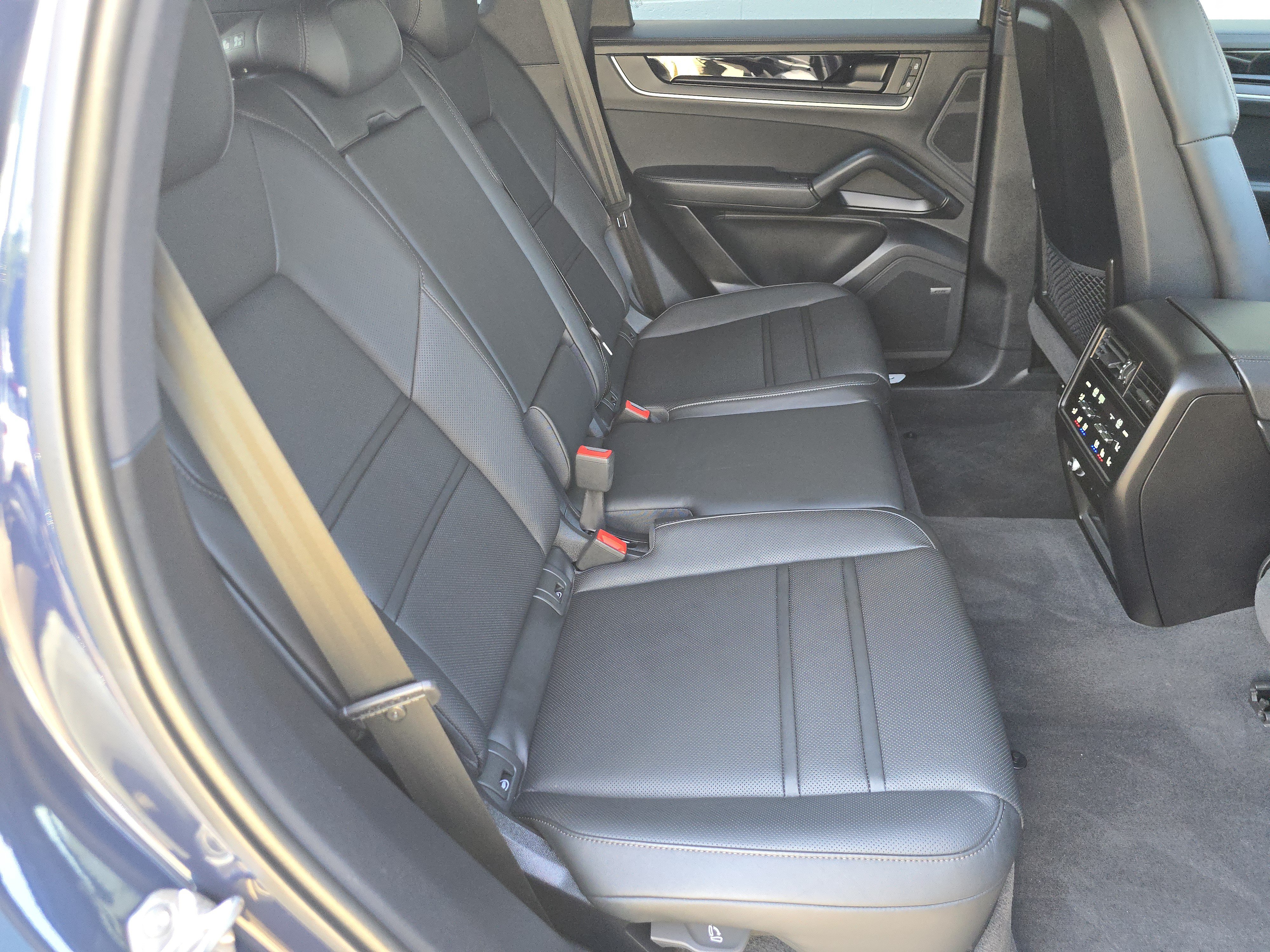 Certified 2026 Porsche Cayenne AWD/4WD image 21