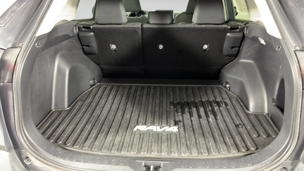 Used 2020 Toyota RAV4 LE w/ All Weather Liner Package AWD/4WD image 33