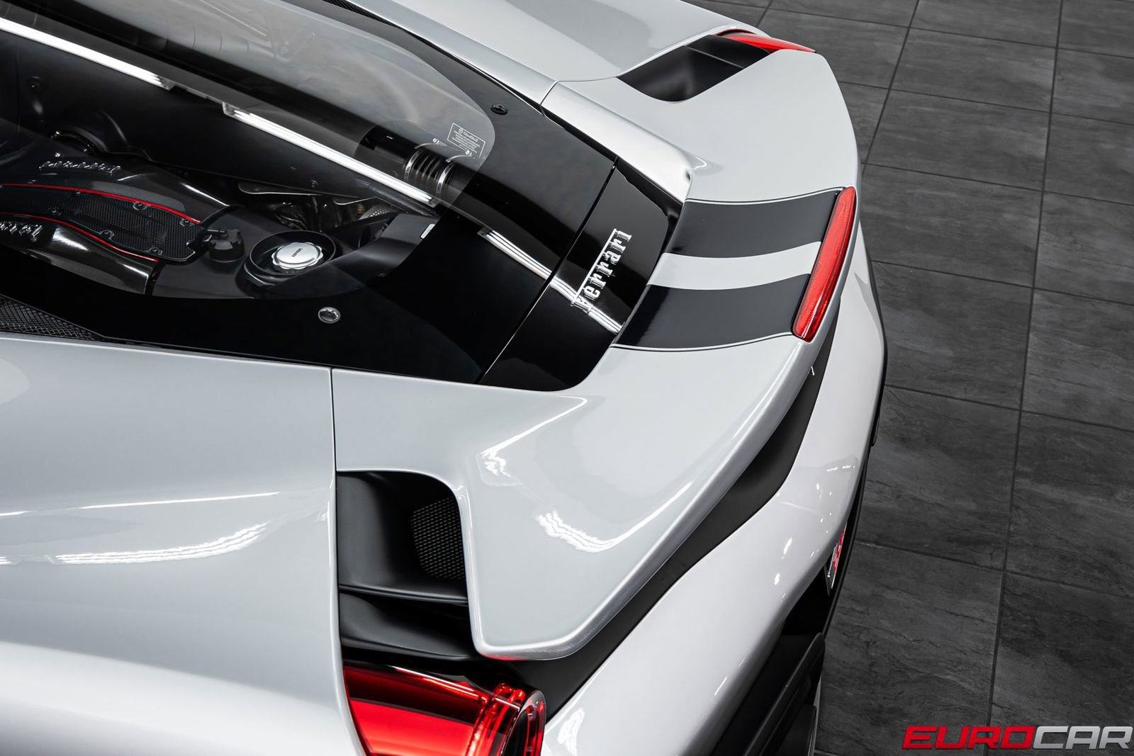 Used 2020 Ferrari 488 Pista *HUGE CARBON INTERIOR OPTIONS image 20