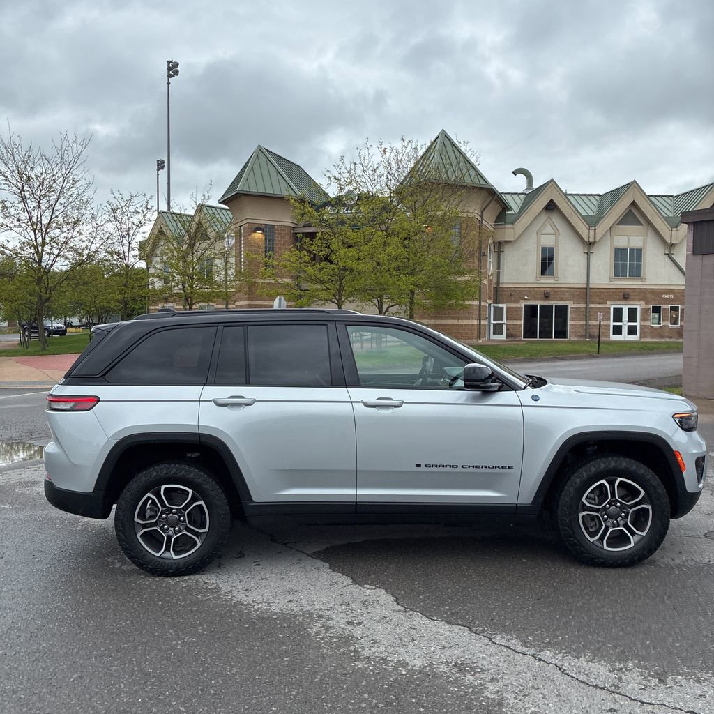Used 2022 Jeep Grand Cherokee Trailhawk w/ Luxury Tech Group III AWD/4WD image 6