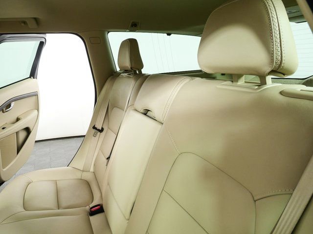 Used 2016 Volvo XC70 T5 Premier w/ Proximity Package image 18