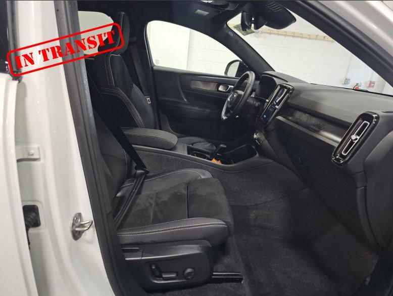 Used 2023 Volvo C40 P8 Recharge Ultimate image 21
