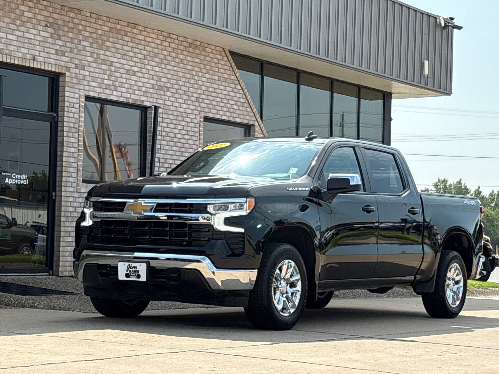 Used 2022 Chevrolet Silverado 1500 LT AWD/4WD image 1