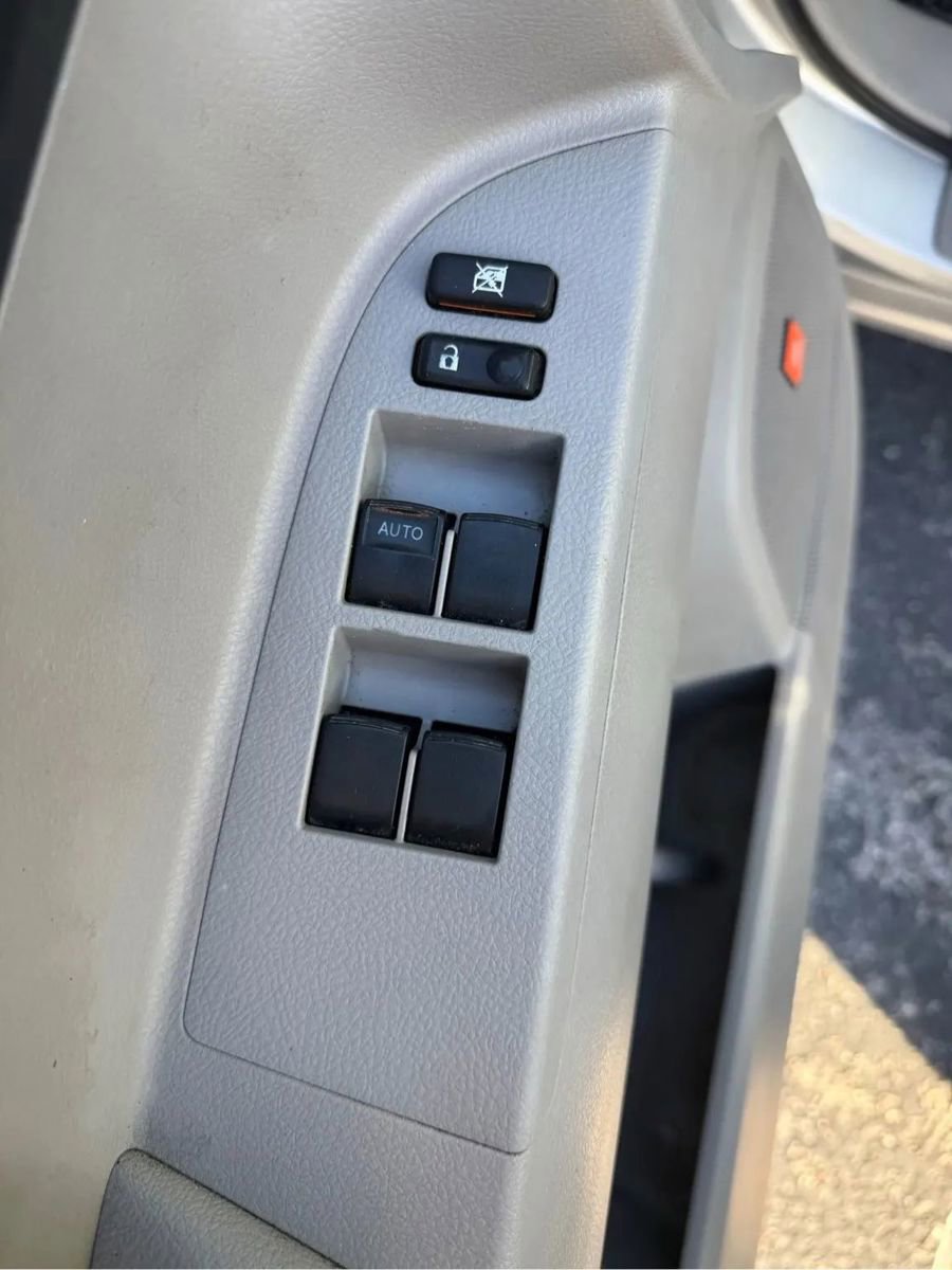 Used 2010 Toyota Highlander Limited image 10