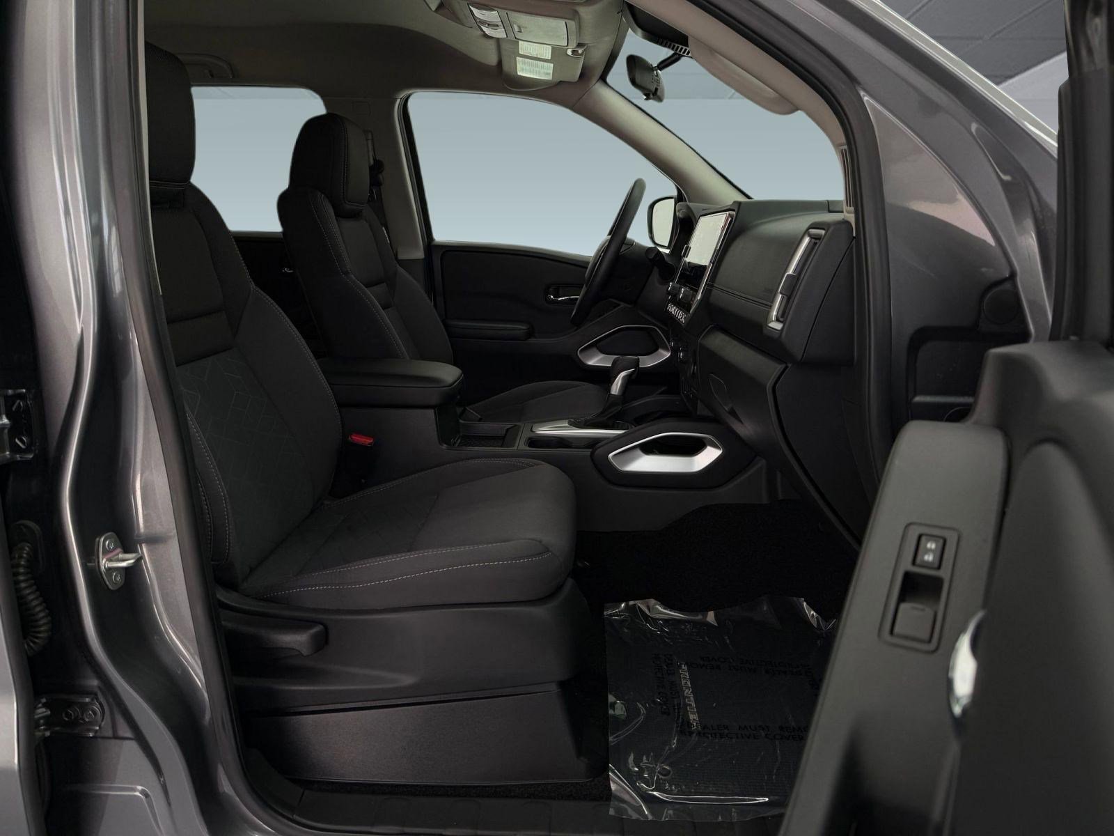 Used 2025 Nissan Frontier SV image 21