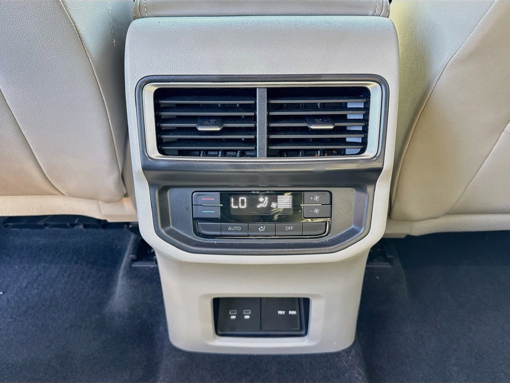 Used 2024 Volkswagen Atlas SE FWD image 16