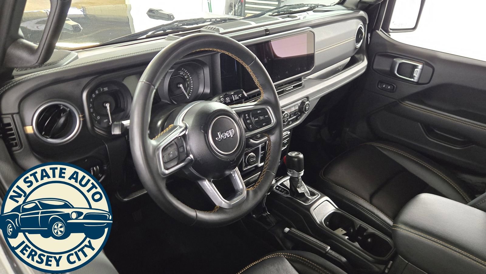 Used 2024 Jeep Wrangler Unlimited Sahara w/ Technology Group image 11