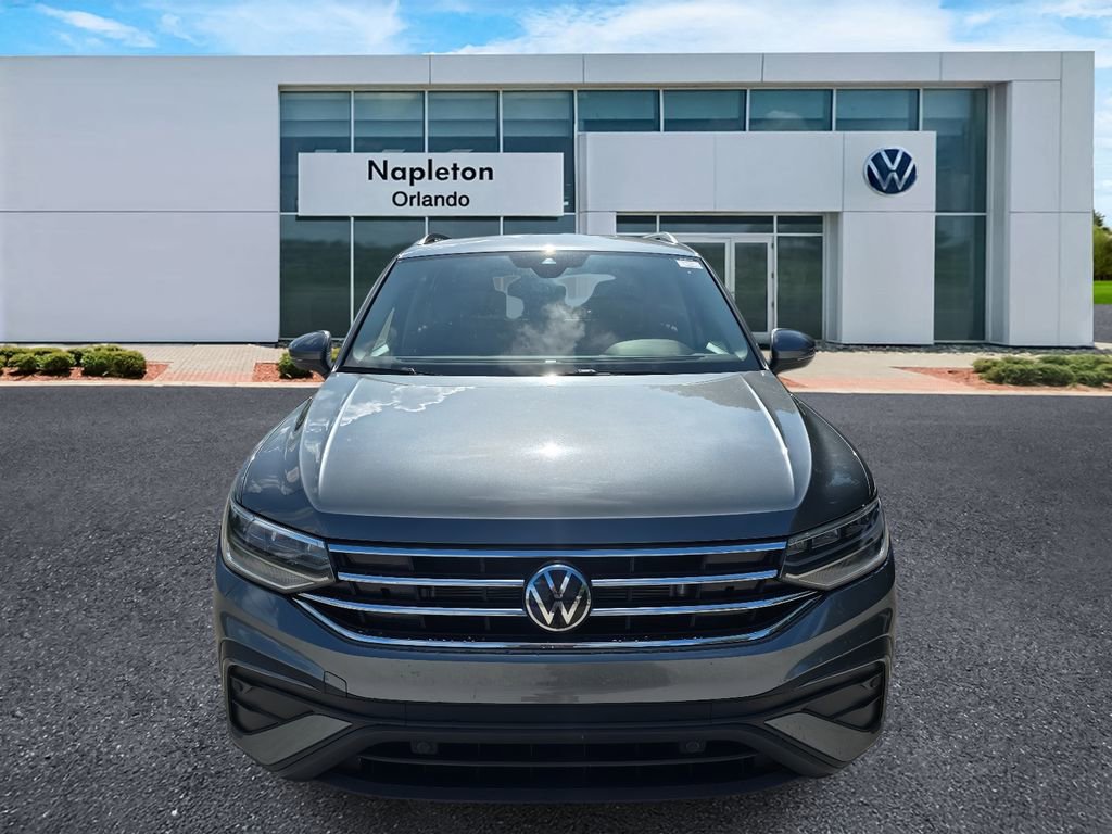 Used 2024 Volkswagen Tiguan SE image 2
