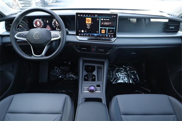 New 2025 Volkswagen Tiguan SE image 23