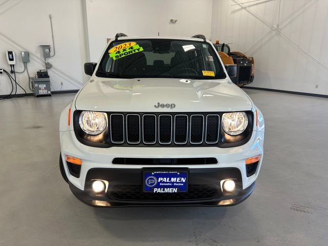 Used 2023 Jeep Renegade Latitude w/ Premium Group AWD/4WD image 2