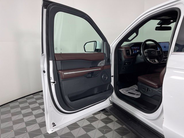 Used 2024 Ford Expedition Limited RWD image 17