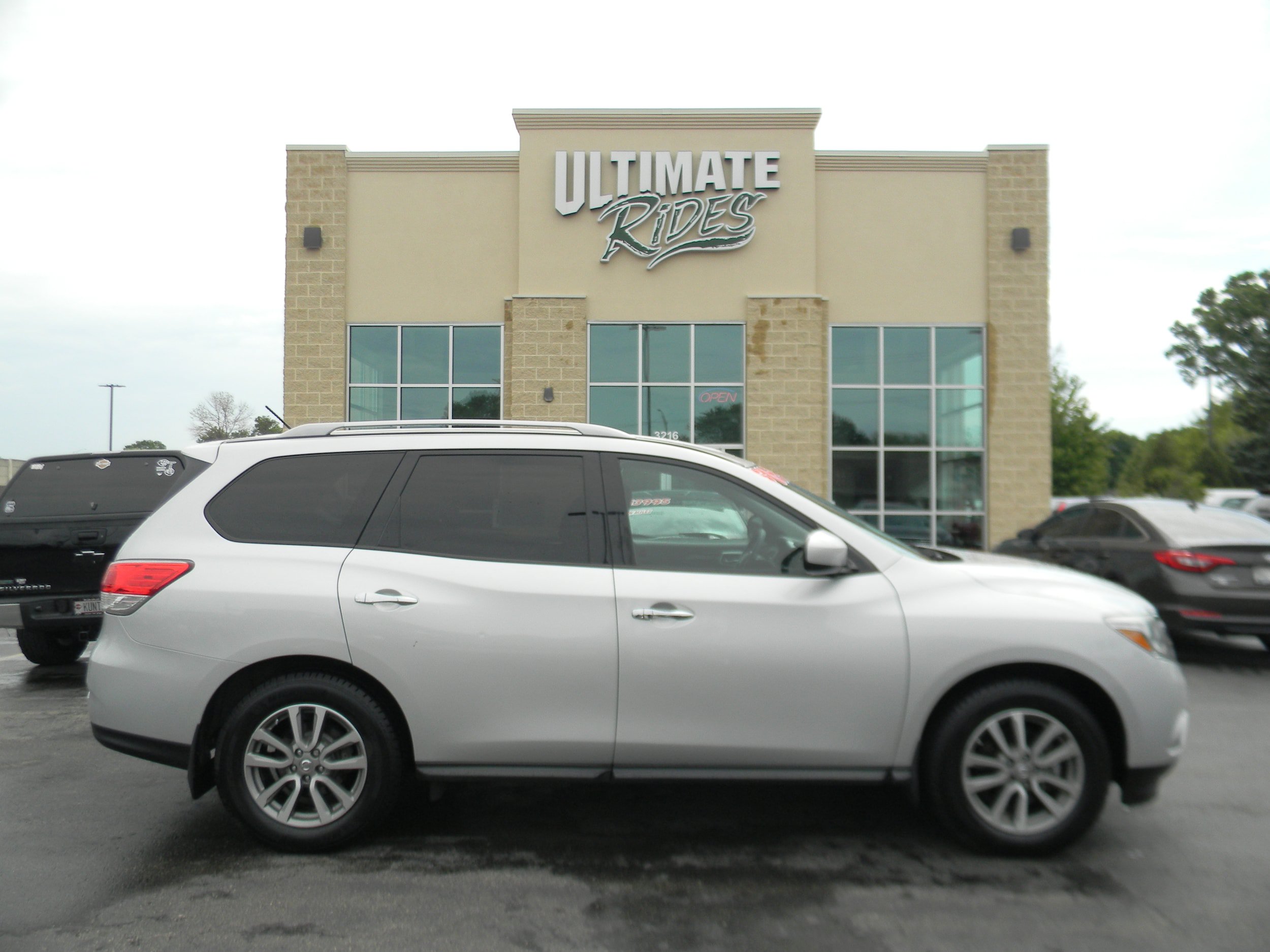 Used 2016 Nissan Pathfinder S FWD image 1