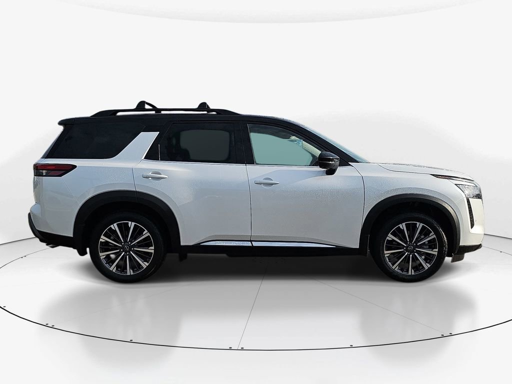 New 2026 Nissan Pathfinder Platinum w/ Lighting Package FWD image 3