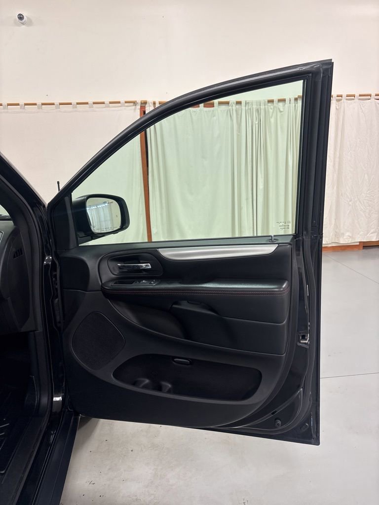 Used 2019 Dodge Grand Caravan GT FWD image 31