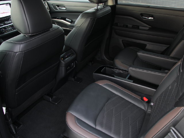 Certified 2025 Nissan Pathfinder Platinum AWD/4WD image 26
