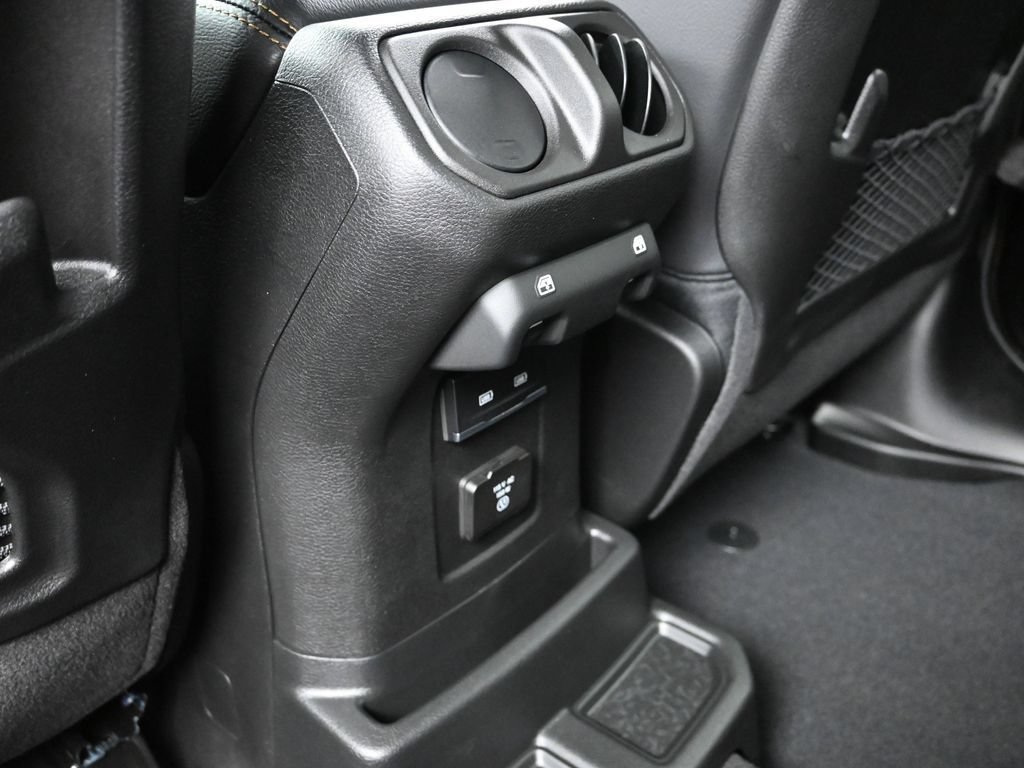 New 2026 Jeep Wrangler Unlimited Sahara AWD/4WD image 30