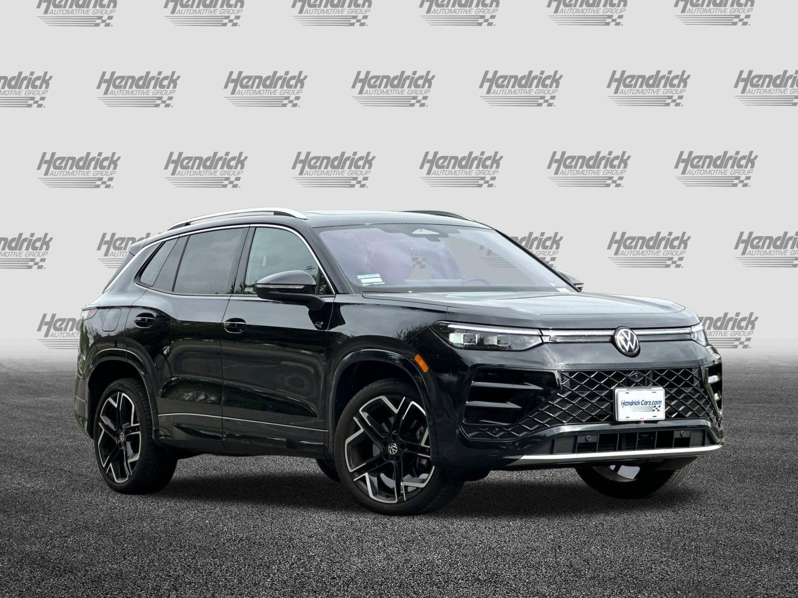 Used 2026 Volkswagen Tiguan SEL R-Line AWD/4WD image 2