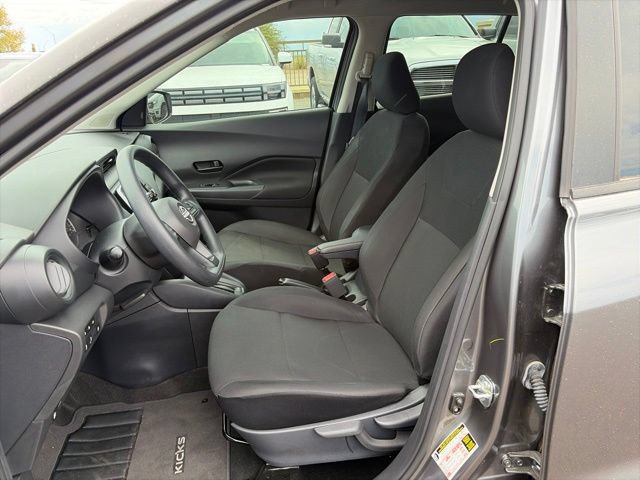 Used 2025 Nissan Kicks Play S FWD image 3