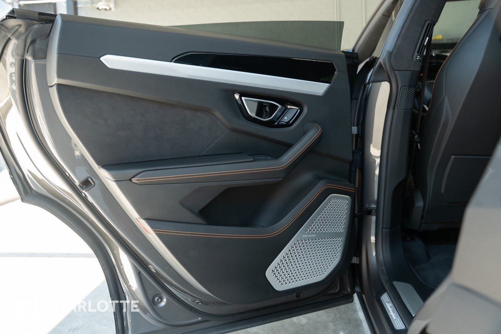 Used 2021 Lamborghini Urus AWD/4WD image 33
