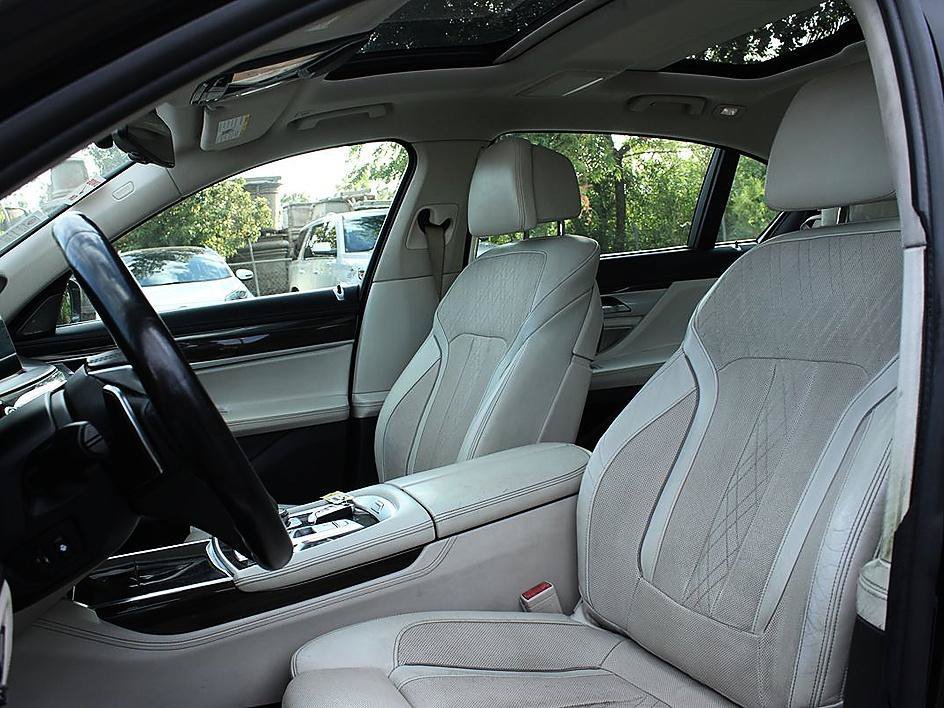 Used 2016 BMW 750i RWD image 8