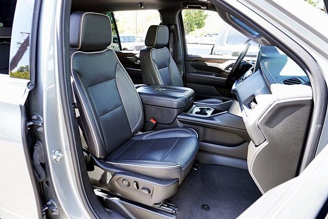 Used 2024 Chevrolet Tahoe Premier AWD/4WD image 12