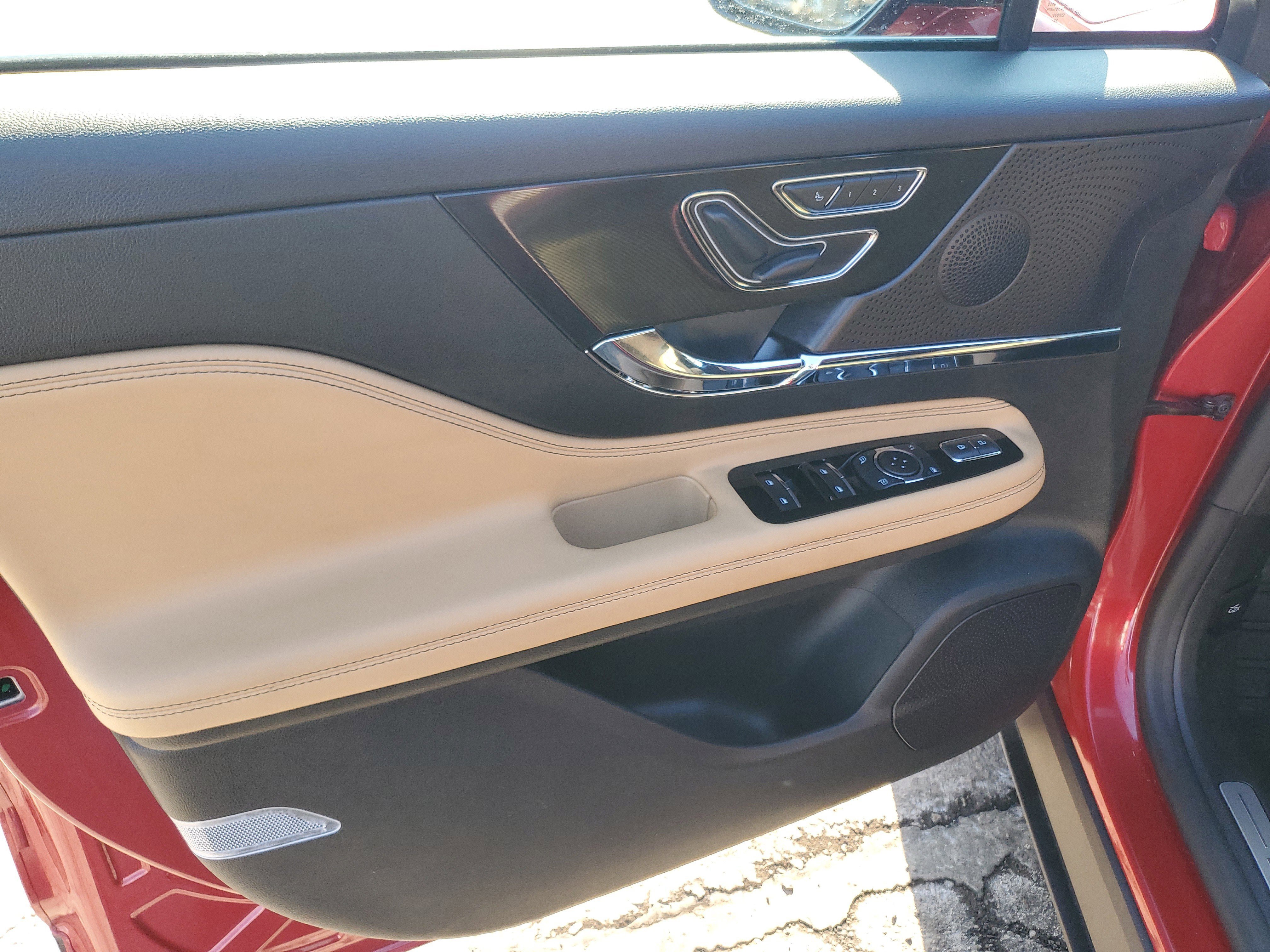 Certified 2023 Lincoln Corsair Reserve w/ Equipment Group 201A image 10