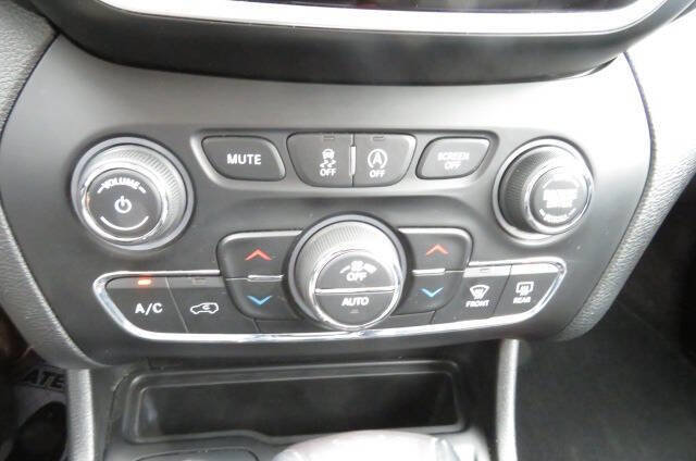 Used 2019 Jeep Cherokee Limited image 24