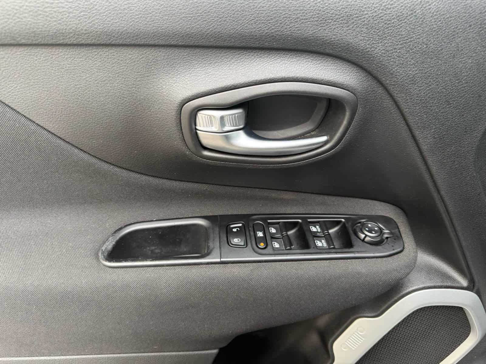 Used 2020 Jeep Renegade Latitude image 12